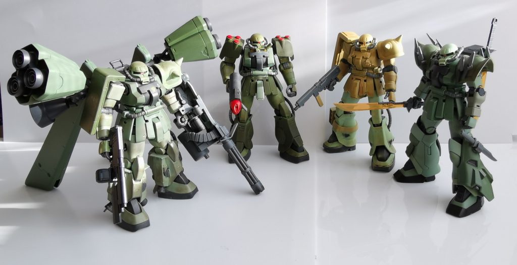 いままでのザク2FⅡを並べて、