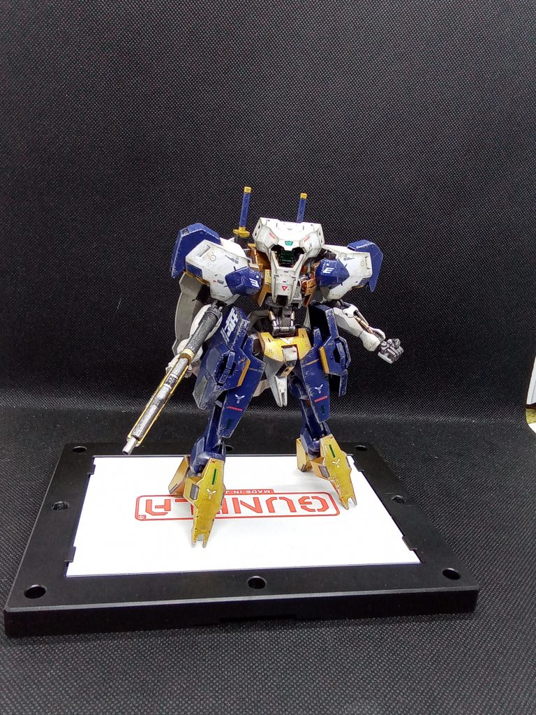 実は・・動いているところを観たことのないMSショップの棚で見つけてデザインに惚れて購入してお迎え♪ガンダムのモビルスーツらしくないデザインが造っていて面白いキットでした