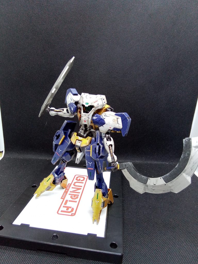 色は白色部分【ニュートラルグレイ】紺色部分【ティターンズブルー】白色と金色部分以外は水性カラーを使用しています