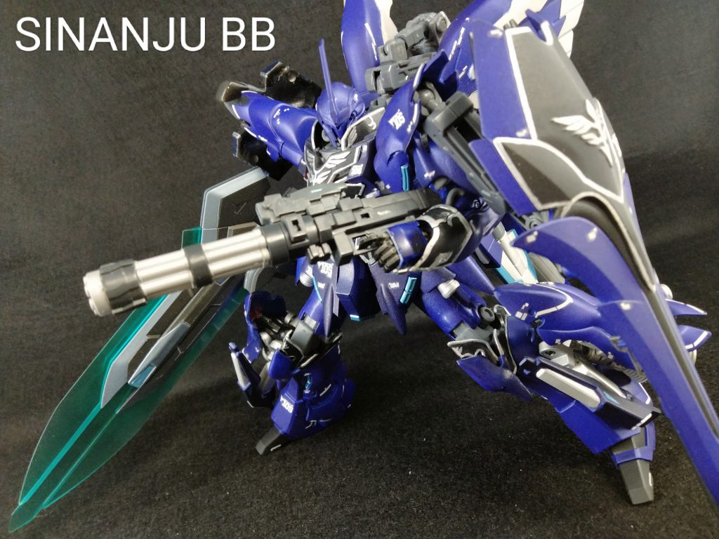 というわけでシナンジュBBでした。塗装は今の作品の方が綺麗に出来てると思いますが、かけた熱量(と費用w)はかなりのものだったなぁと記憶しています。試作機ゆえの高コストみたいな感じでしょうか。何にせよ、ギミック考えたり塗装したり楽しかったなぁ、という思い出いっぱいの作品でした😊デカール剥がれとか自重が怖いのでこれ以上撮れません🤣ガンプラは自由だ!
