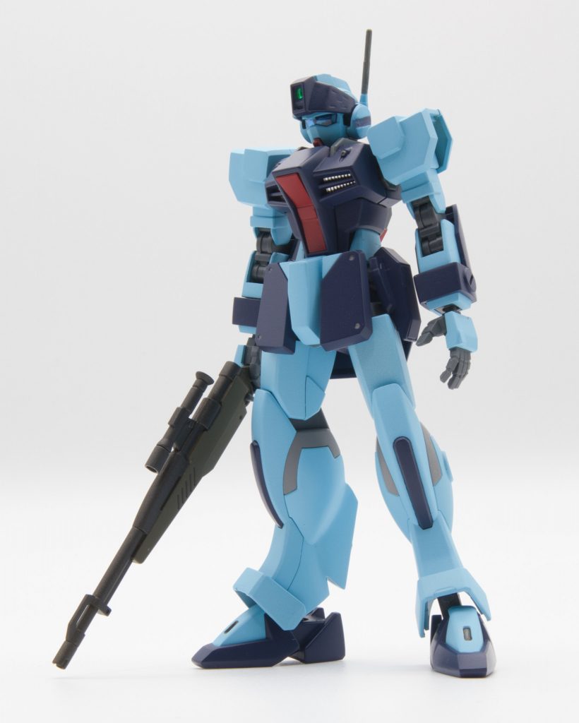 頭部バイザー・腰のフロントアーマー・脹脛のスラスター・ビームサーベル・ライフルをHGUCジムスナイパーⅡから移植、ビームサーベルはお尻に持っていったので腰のサイドアーマーはHGCEインパルス、アンクルアーマーはHGCEデスティニーのものを移植してます。それ以外のディテールアップは行わず、「スナイパーダガーを買ってきてストレート組みしました！」感で。