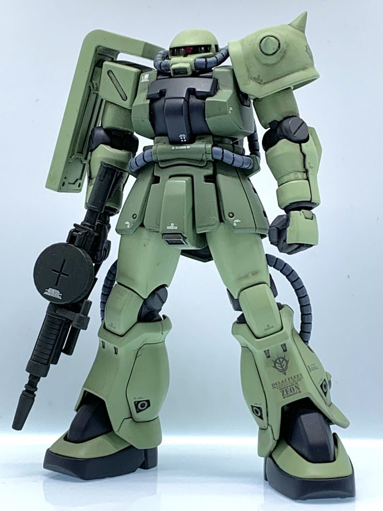 立ち姿が良くなるように股間周りの修正、スカートの分割位置の変更を行っています。