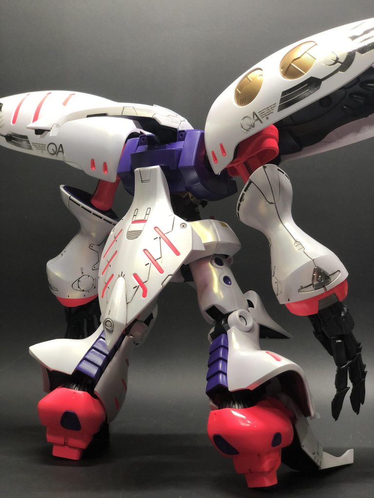 ピンクは蛍光ピンクを使ってみました。ガンプラを作っているとなかなか使わない色なので新鮮です。