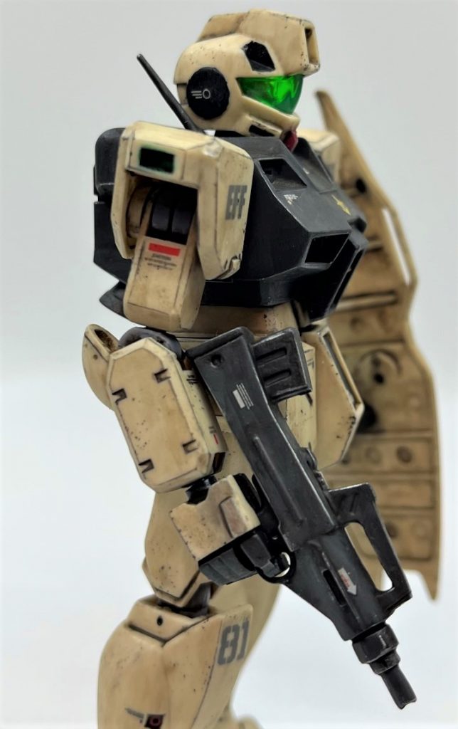 ウェザリングカラーはグラウンドブラウンを塗布し完全乾燥→部分的にグレイッシュブラウンを重ね塗りして深み(ごまかし)を出しました。グラウンドブラウンを塗った時点で、つや消しクリアの筆ムラはまった気にならなくなりました。これが期待通りというか、経験上、スプレーでどんなに綺麗に塗っても、結局この工程で綿棒の拭き取りムラが出ていたので、想像通りクリアのムラは誤魔化せました。