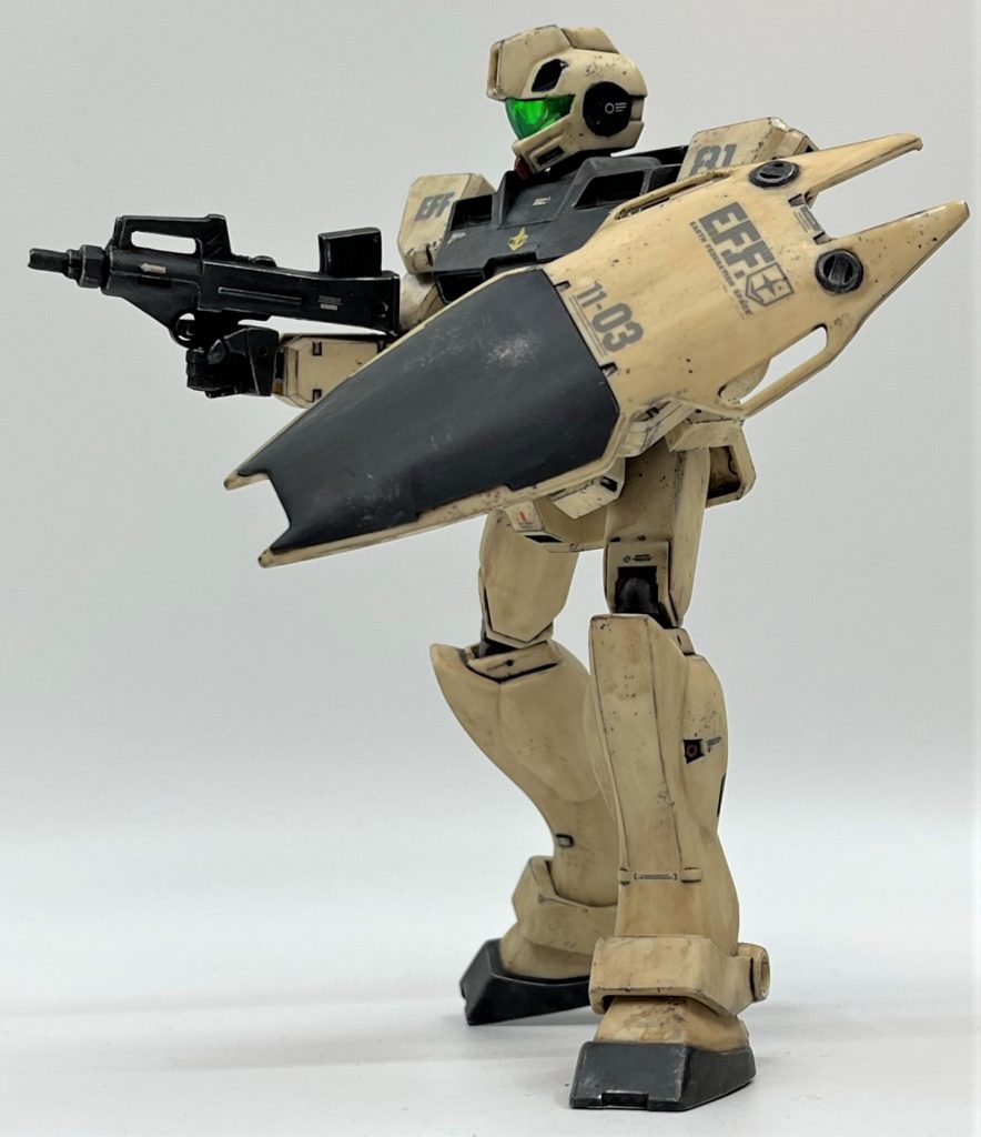 全体を汚した後、エナメル塗料でドライブラシやチッピングを施しました。チッピングは台所用スポンジチッピング、ドライブラシは今回初めてドライブラシ専用筆を使ってみましたが、快適過ぎて笑ってしまいました。今まで安い筆の毛先を切って頑張っていた自分が馬鹿らしくなりました(苦笑)