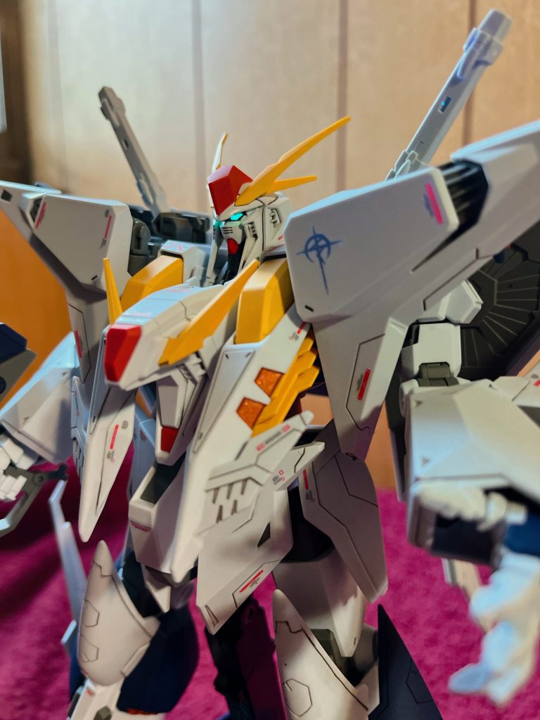 一応ツインアイは、UVライトで光ってます。