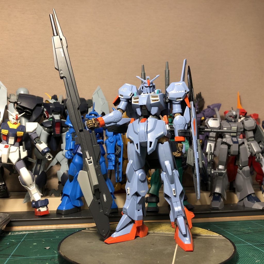 デカールを貼り終えトップコート直前の様子。試作機っぽくノーウェザリングで綺麗に仕上げても良かったかもしれないです。でも、ウォッシングでグレートーンを載せることによりオレンジの発色が抑えられ、落ち着いた感じになったのでコレで良かったのだと思います。