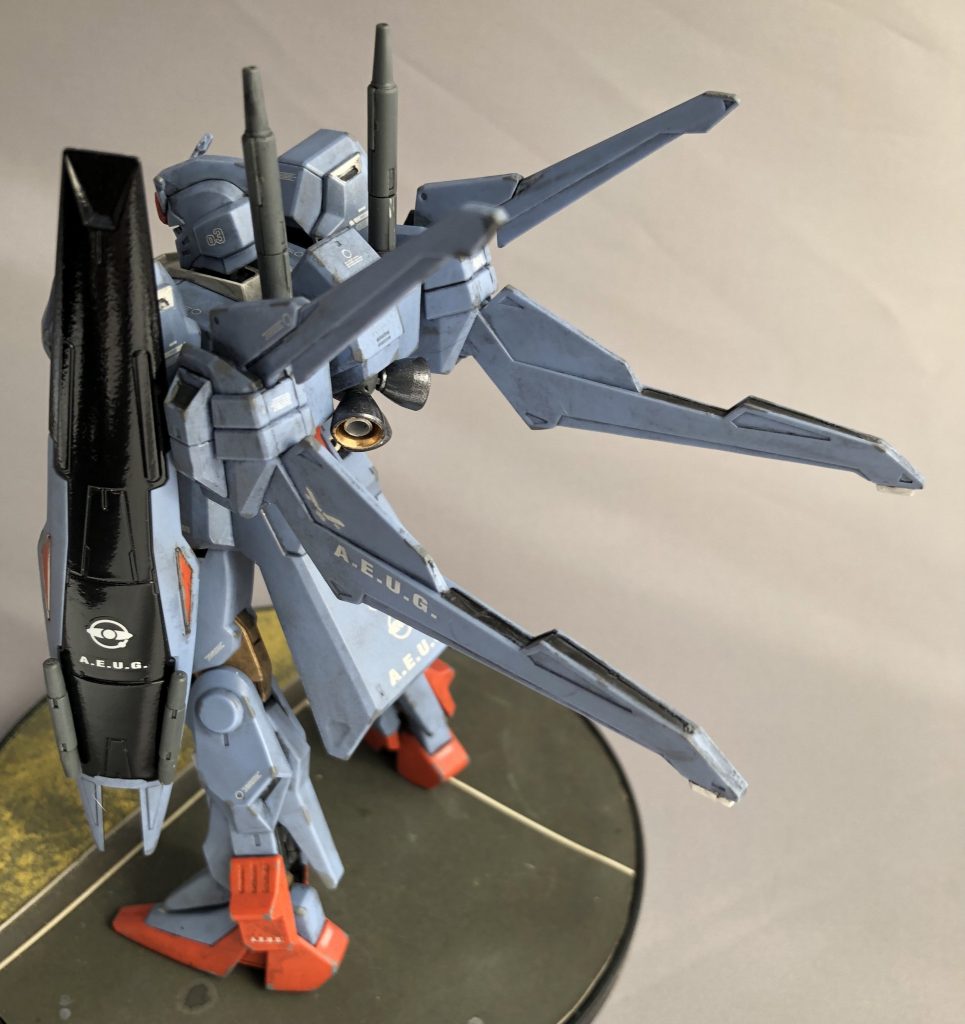 シールドはビーム吸収型コーティング仕様としました。運が良ければビームが直撃してもソレを吸収して自機のエネルギーとしてチャージ出来る...かもしれない感じです。イメージソースはHMです。