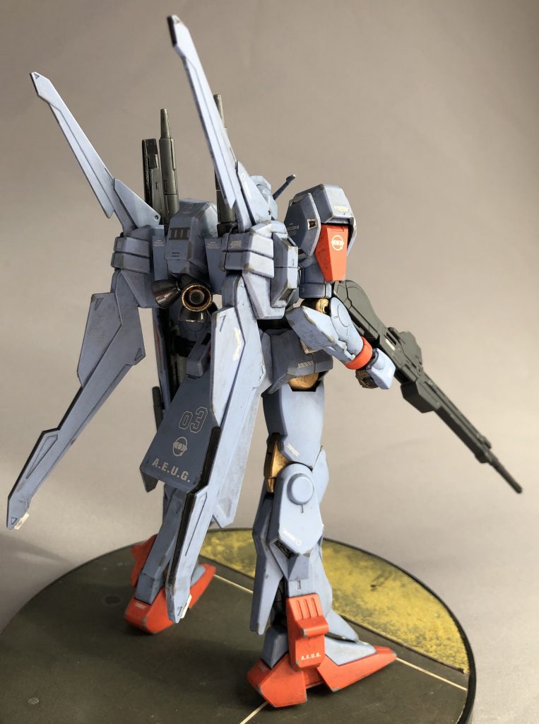 バックパックの下部スイングアームの先端にはG.F.F.を参考にスラスターを追加しました。