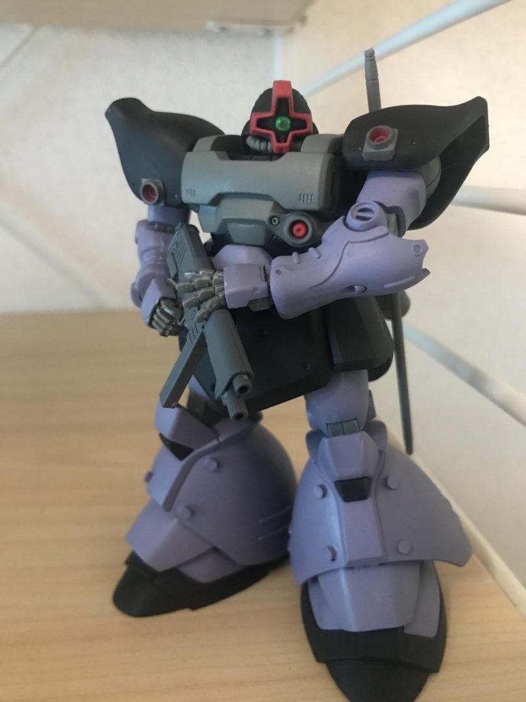 カラーは3度塗り直しして作中カラーへ寄せていきました。あえてブラックだけがマットブラック塗装して重厚感をだし紫色は半光沢仕上げ