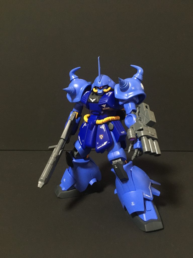 シールドを外した状態。グフカスタムの三連装マシンガンが似合います。