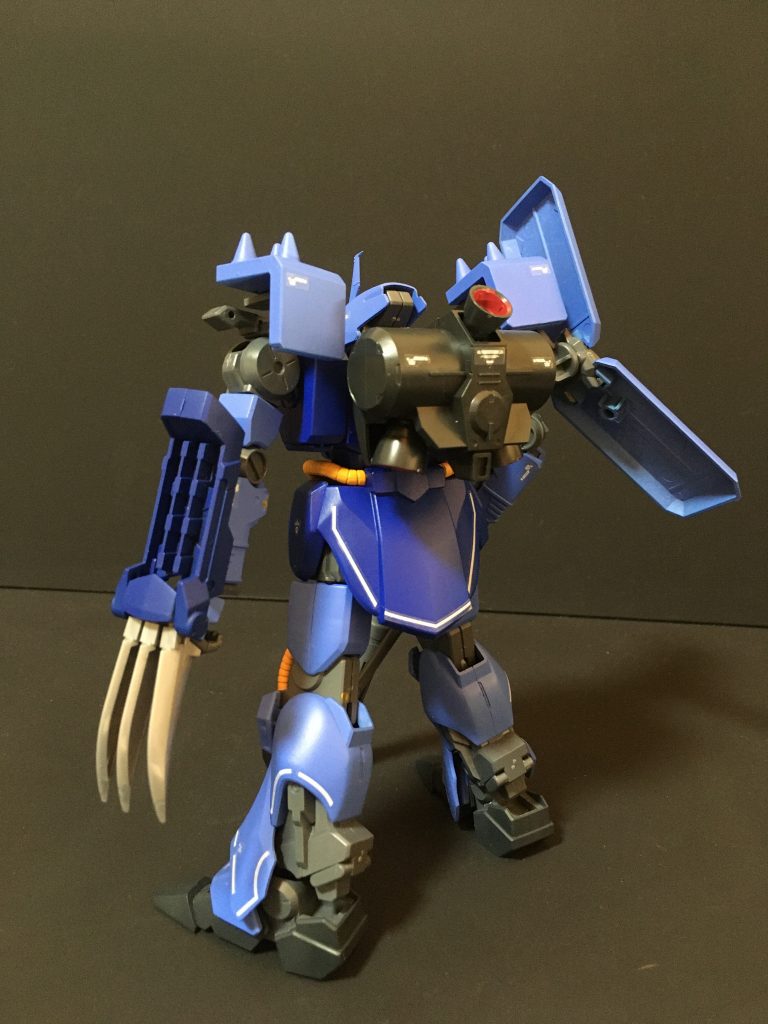 後方ショットバックパックはヤクトドーガ用としました。UC劇中に登場した機体は特攻仕様でチェーン・マインを背負ってましたが、通常は高機動仕様のバックパックを使用していたという脳内設定です。