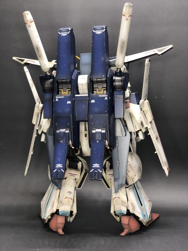 チッピングして少しエアブラシで同色を吹き付けたら星空のようになってしましました。