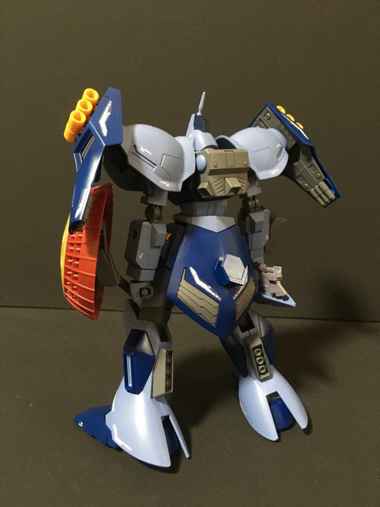 後方ショットマクベは戦略・策謀に長けた人なので、ネオジオン戦争でMSに搭乗して出撃していた可能性は少ないと思いますが、、、試作MSを試乗して作戦指揮の参考にしていたのでは?という妄想設定です。ファンネルも雰囲気でついていますが動作しないと思います。。。