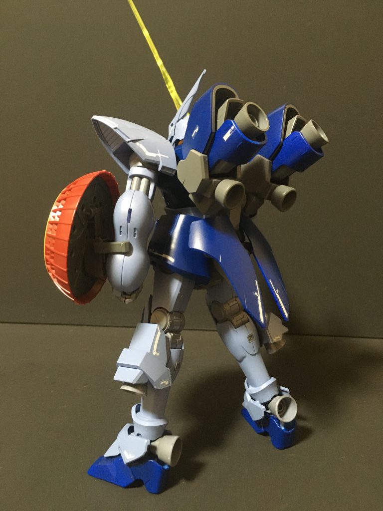 後方ショットシャアと和解したマクベがシャアを護衛するためにシャアに製造してもらったワンオフ機だといいなー という妄想設定です。