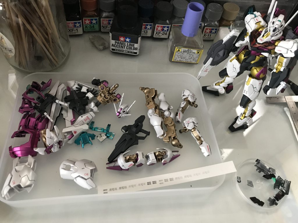 オリジナルデカールはプリンターで出力しました。ちなみに、ルブリスもオリジナルカラーリングにしていますよ♪