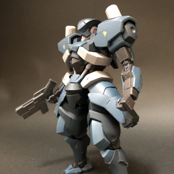 今月のオルフェンズ 11月　その２　HG 百錬　漏影カラー