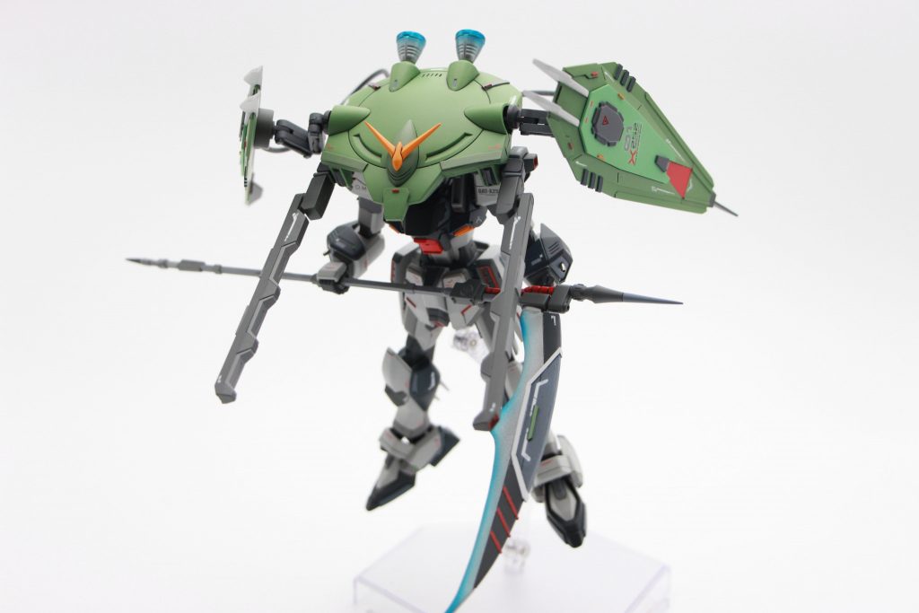 ビルド系ジョイントパーツを使用し、強襲形態の再現も試みました。結果としては、塗装剥げの原因になるので変形は正直二度とやりたくないです。