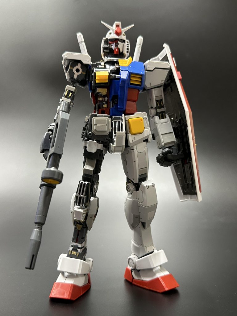 これで完成にするつもりでしたが、思い切って右手足のフレームをカットしてみました。