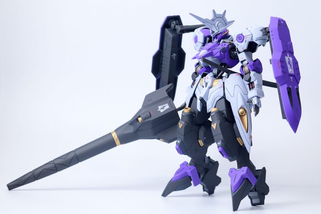 全身最初塗装した際には紫部分がかなり青くなっていて、自分の思うイメージと違ったので濃い目の紫に変えました('ω')