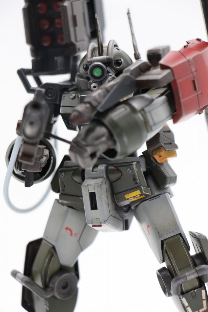 武装はジャンクパーツをそれっぽく見えるように加工しています。特にライフルは両手持ちできるように延長しました。