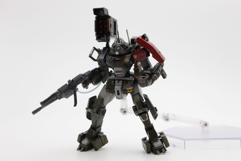 最新キットというだけあって、とにかく作りやすいパーツ構成に感動しました。手にした当初はネタの1つくらいに感じていましたが、アニメ効果もあってお気に入りの1機となりました。