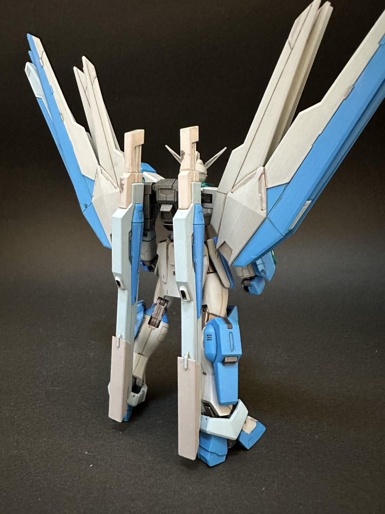 乳白色のクリアカラーは裏側を塗装しないで明るめの色を塗ると独特の色合いになるので楽しいです。