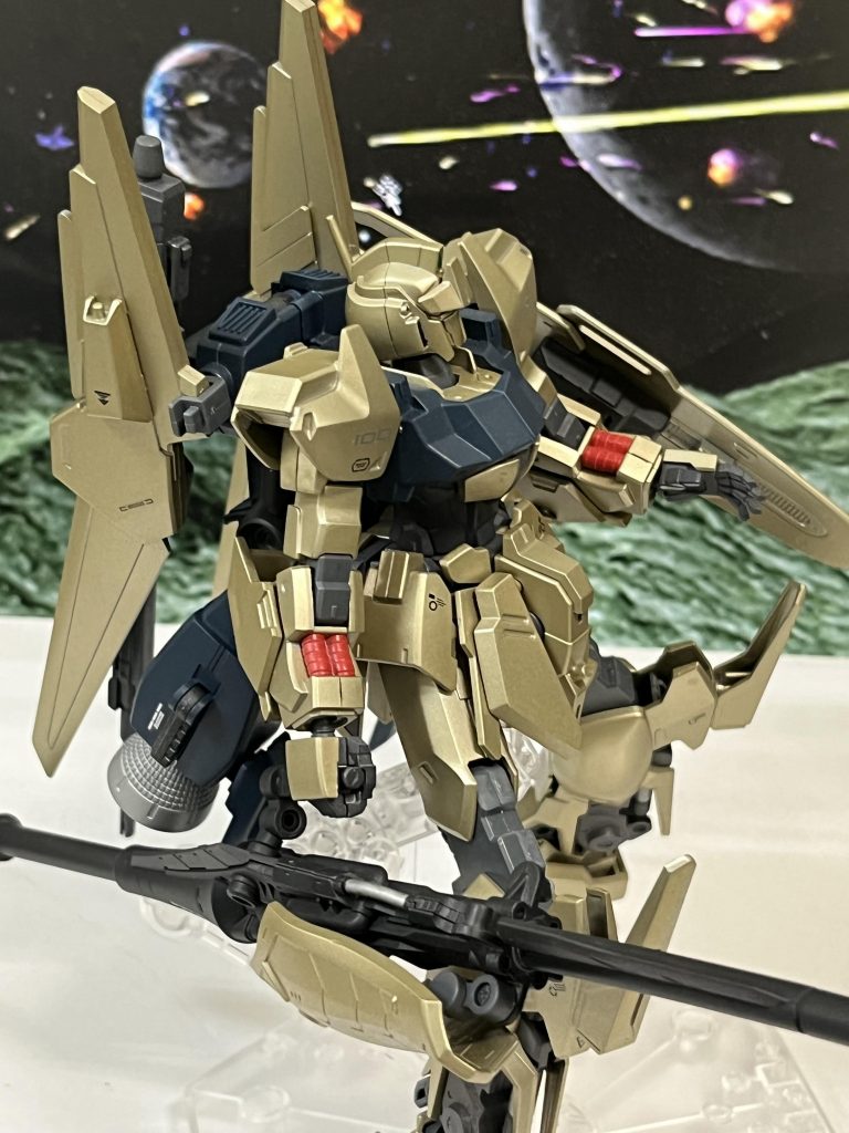 妄想設定:武装に長距離用ビームランチャーを装備。長い砲身により射速は通常のビームライフルの3倍の速度に達し、敵MSを迎撃する。また背部の大型バーニアーによりMA並みの推力を発揮する。本機体はクワトロ・バジーナ大尉以外扱えないMSとなった。