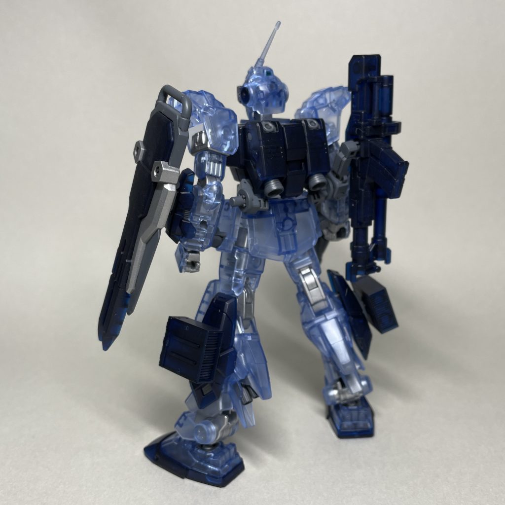 うしろクリアパーツへの塗装は最小限。クリアでないパーツは、本体フレーム等はシルバー。武装、ノズル等はグレーで塗装しました。