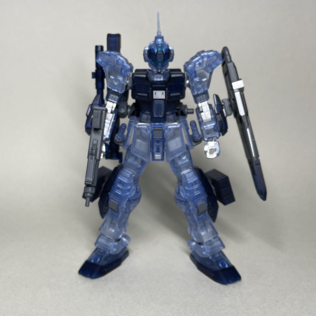 正面 頭部とマシンガンのセンサーにはキット付属のシールを使用し、つや消しコート後にセンサーの部分のみクリアーを塗ってツヤを戻しました。