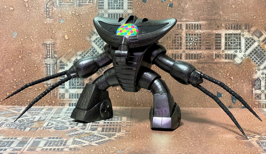 かくしてこの特殊な実験機は、一定の成果とデータを得るに至ったが、「使用される状況が限定される」「素材が非常に高価」「再現性に乏しい」といった評価が下されたうえに、連邦内でのモロモロの事情もあって、技術ごと機体は資材置き場の建物に放り込まれ、放置された状態で現在に至っている。