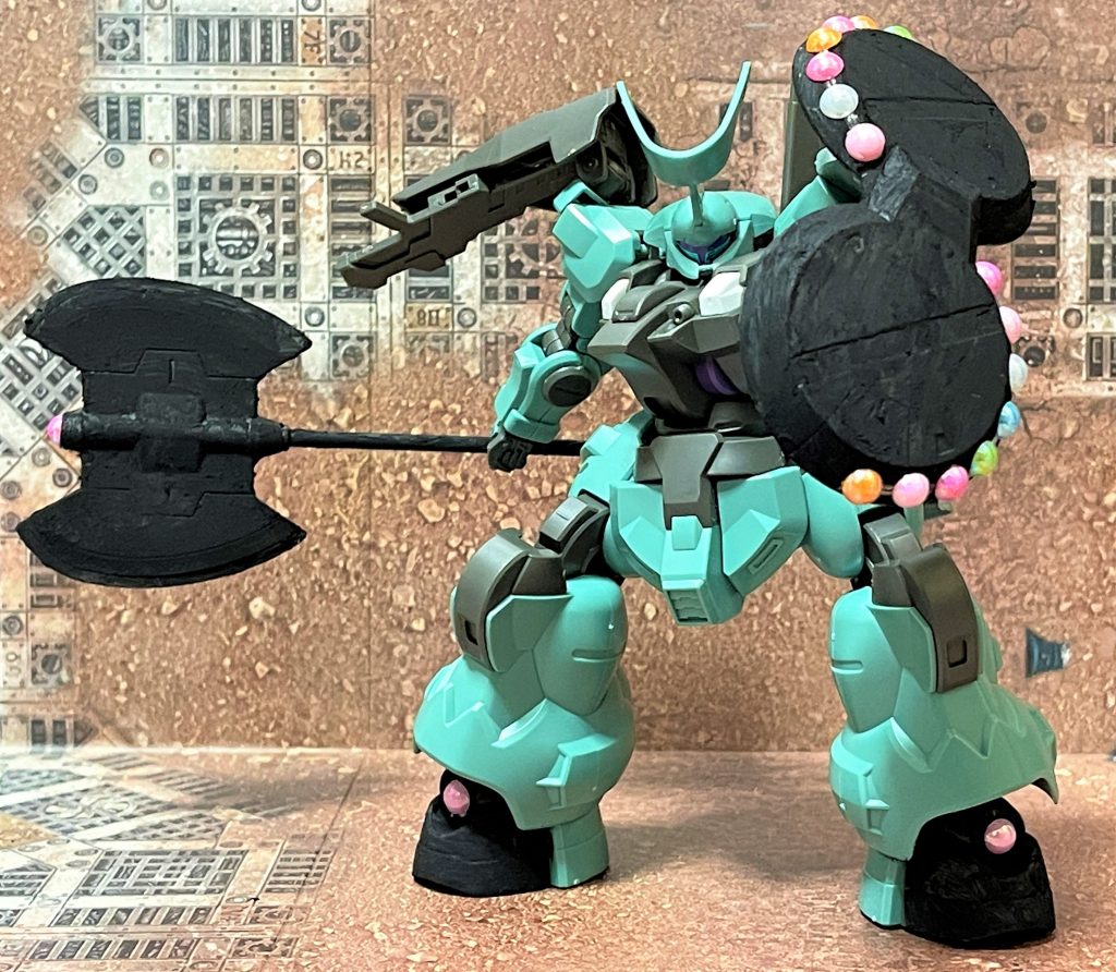 グエル機で導入された「インパクトカモフラージュ」は、「極端な明暗の差」を利用しセンサ系統を狂わせる「対MS(特にGUNDフォーマット)攻勢迷彩技術」である。
