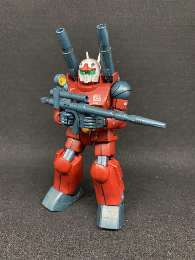 ここからはアクションポーズ。まずはホワイトベースから発進するときのポーズ。