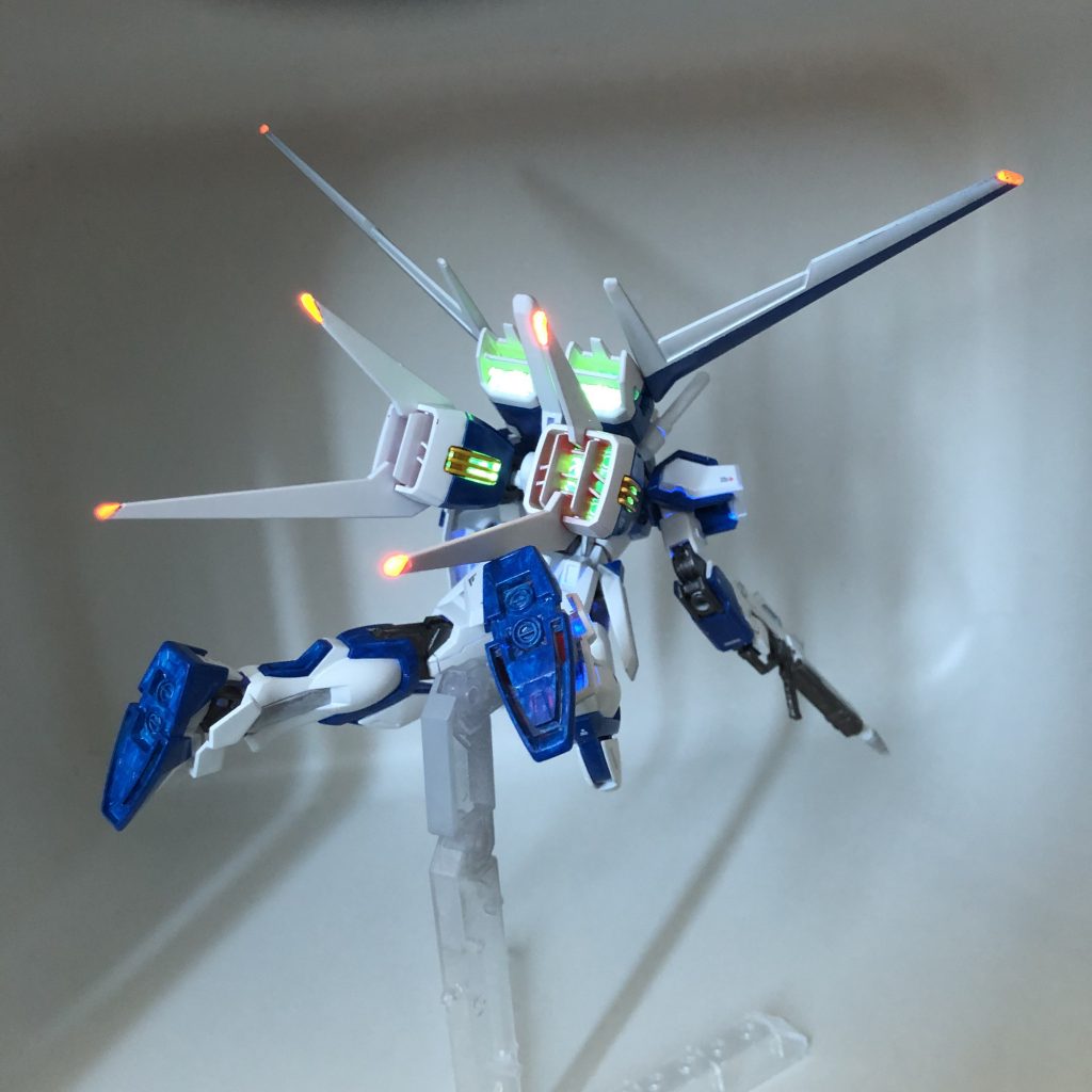 しまった。足の裏、蛍光塗料で塗るの忘れた。これにて退散!