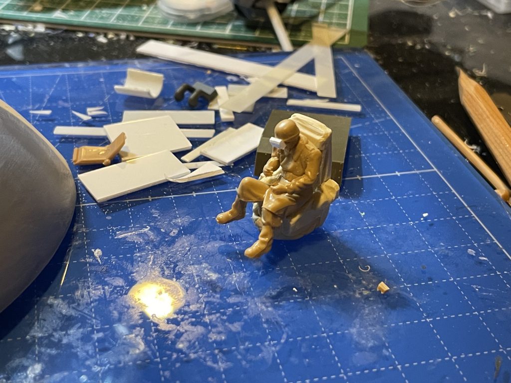 こっちは操縦手.タミヤ1/48ドイツ軍用サイドカーのフィギュアを改造.