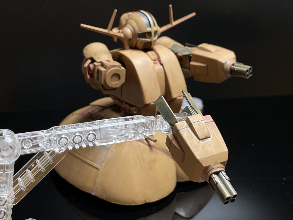 ジオングなので,オールレンジ攻撃出来ます.ネオジム磁石で分離自由.まずは,前腕を分離して,