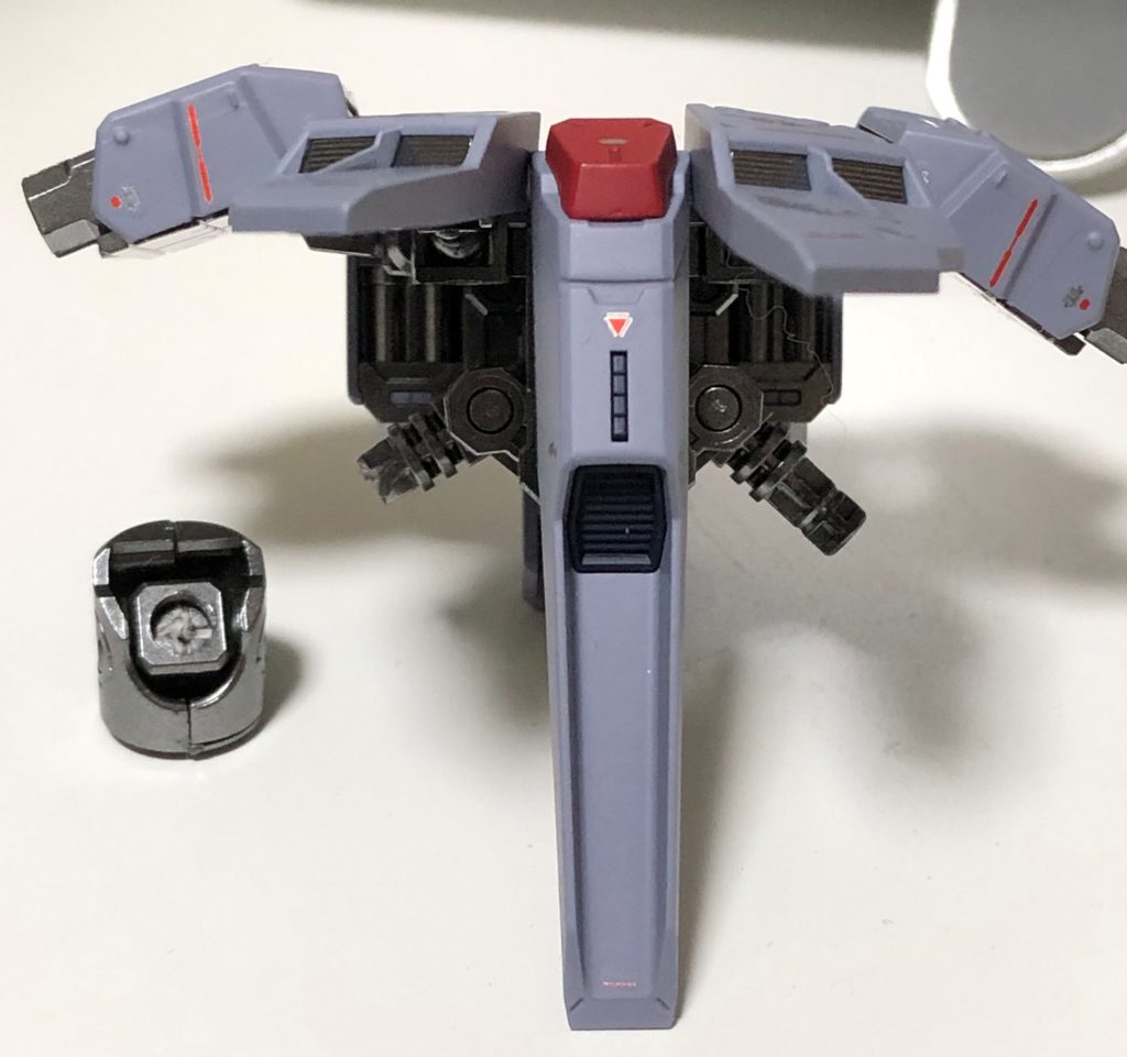 ポージング時に足がスルっと落ちてきてしまうので、硬さ調整をしようとバラしたらボキっと、、、、フリーダム、ジャスティス、プロヴィデンスのこのパーツは破損報告が多いみたいですね。イエローサブマリンさんがTwitterで「真鍮線で補強」と写真つきで紹介されていたので、時間をみつけて挑戦する予定です。