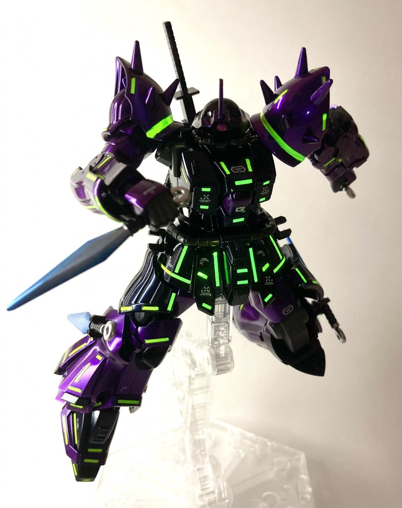 ブラックライトで照らすとまあまあ良い感じに光ります。