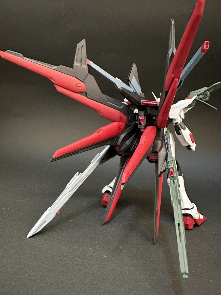 こちらが本体かな、と思ってしまう大きなバックパック。なぜかちょっとヤドカリを思い出してしまいました。筆塗り　全塗装ガンプラ　2022 その90