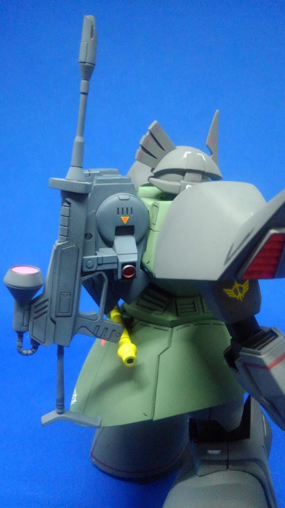 ゲルググは背中にシールドを背負う姿が、カッコいいですが高機動バックパックもカッコいい。