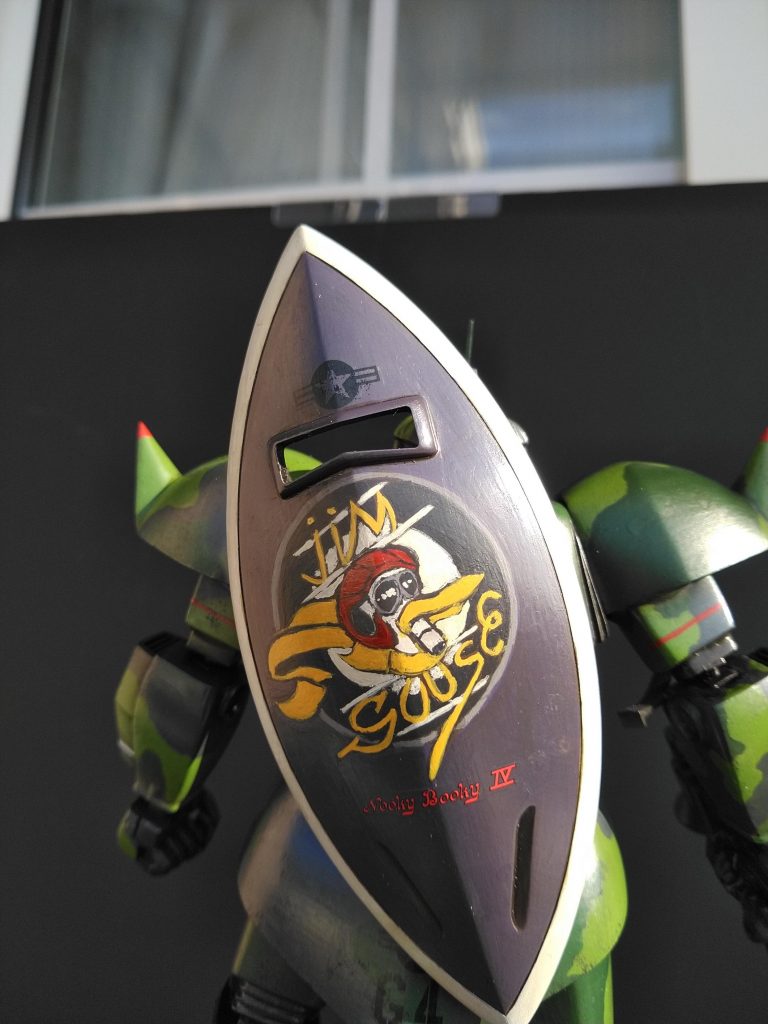 シールドはジム・グースのエンブレムを手描き、デカールは戦闘機キット付属のものを適当に使用してます。