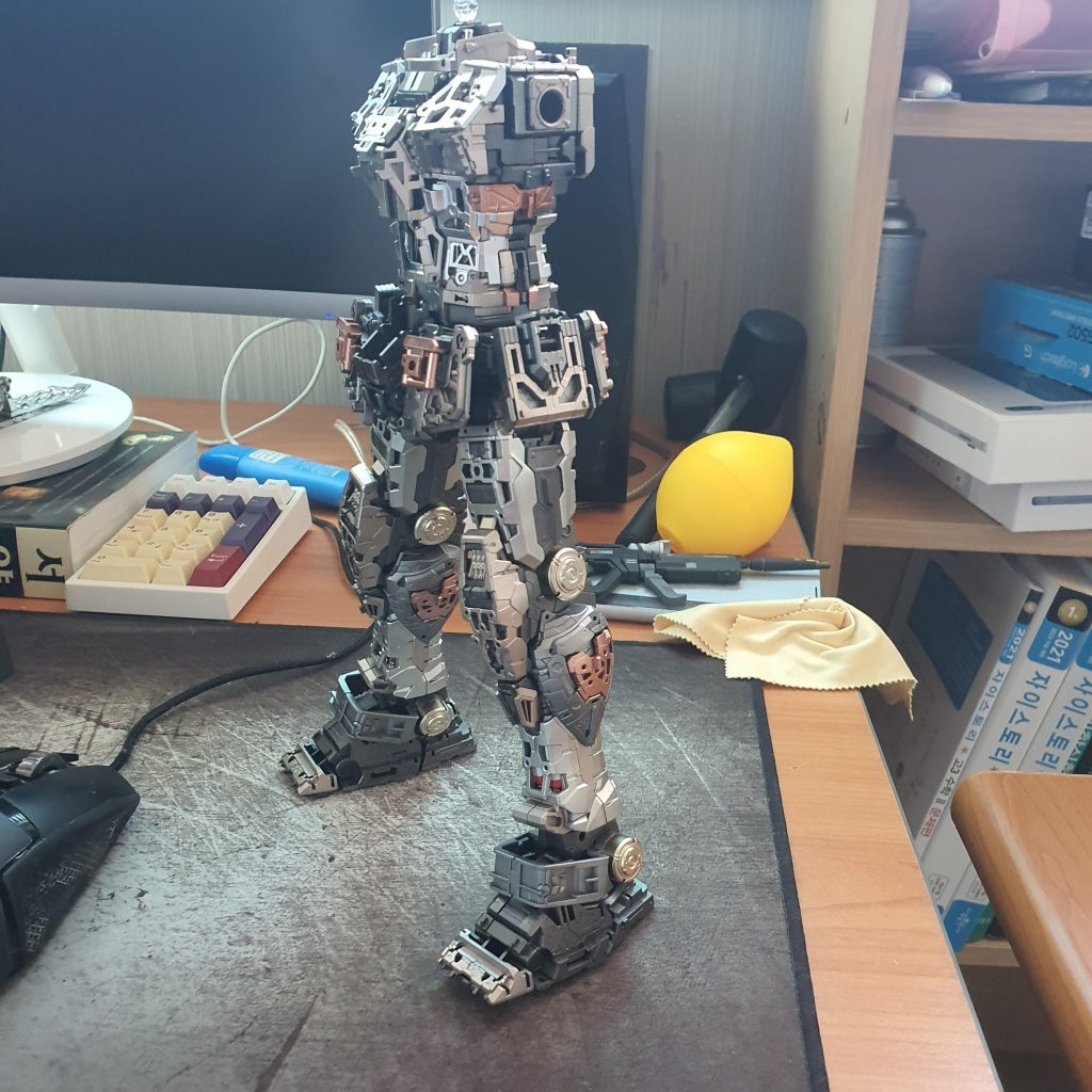 프레임 금속 페인트의 사진입니다. 프레임 사진은 많지 않아 유감이네요.