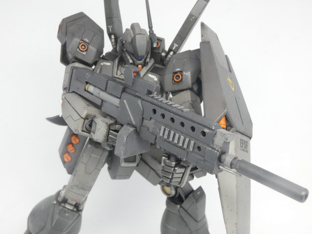 ビームライフルはジェスタのものに寄せつつ現実のマシンガンを参考に制作しましたマガジンはジェスタ・キャノンと同一で連射、単射共に可能という設定です