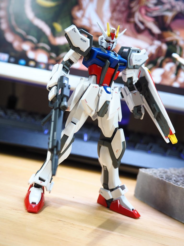 先にストライクガンダムだけ完成してた。