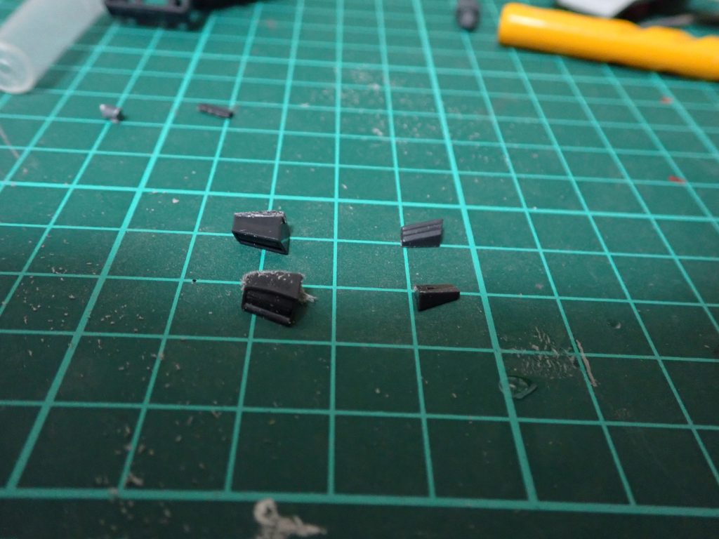 胸部は切断して後で接着しました。