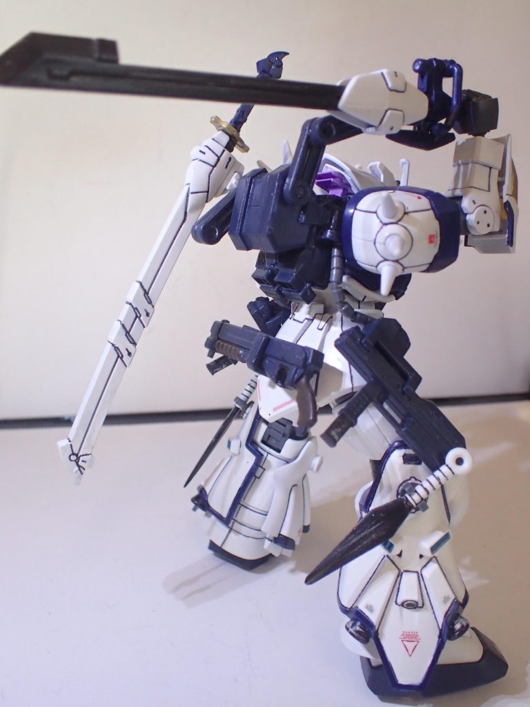 背面増備はアーム稼働により脱着をスムーズに