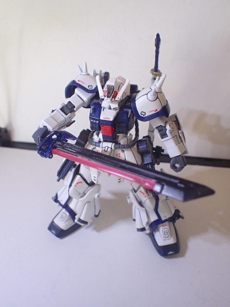 試作型の大型ビームソードビーム不具合を考慮し、鈍器としての使用も可能