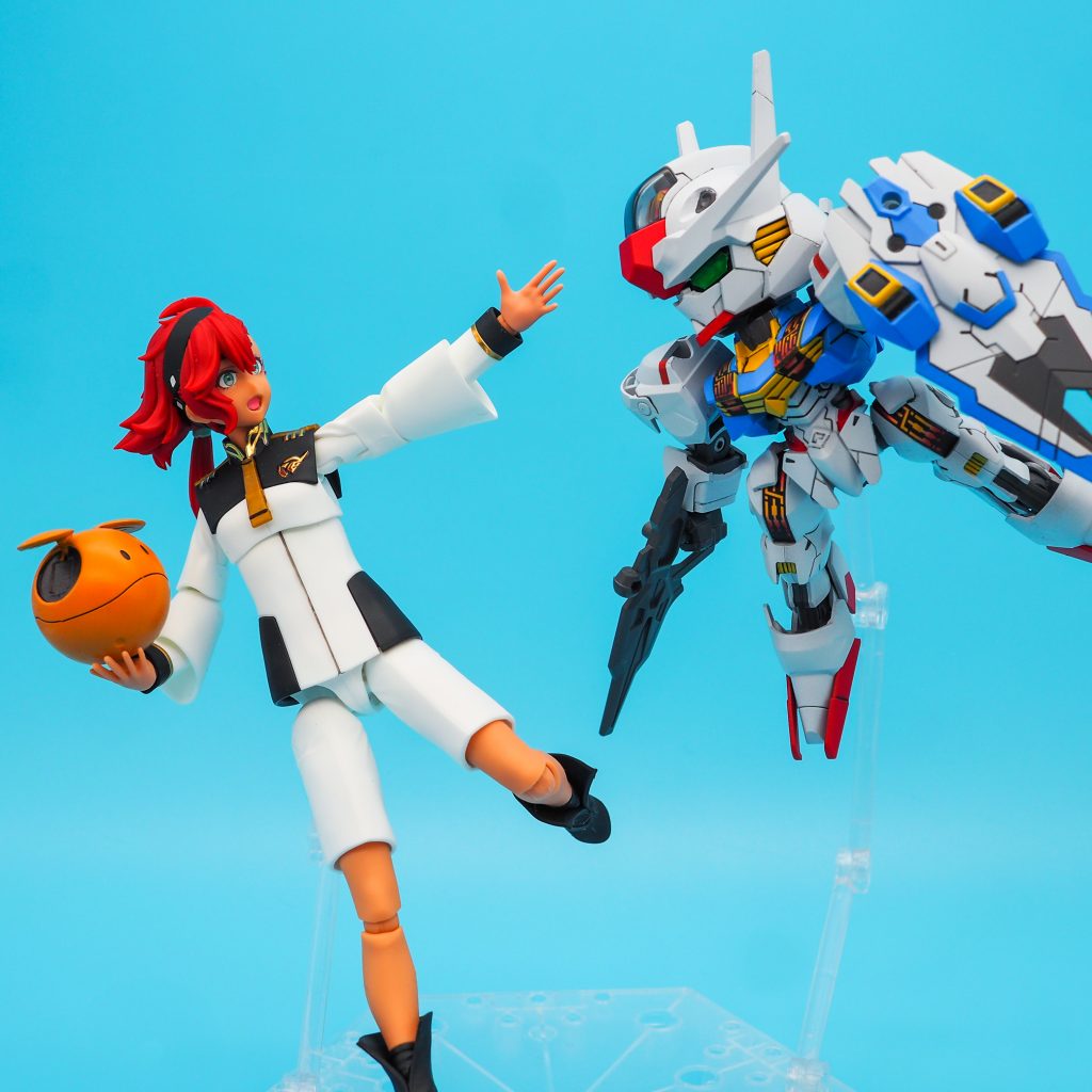 おまけ。この2キットは同日発売でしたね。ハロは合わせ目を消して全塗装(SEEDカラーのハイネ専用機オレンジで)。スレッタは部分塗装&つや消し仕上げです。