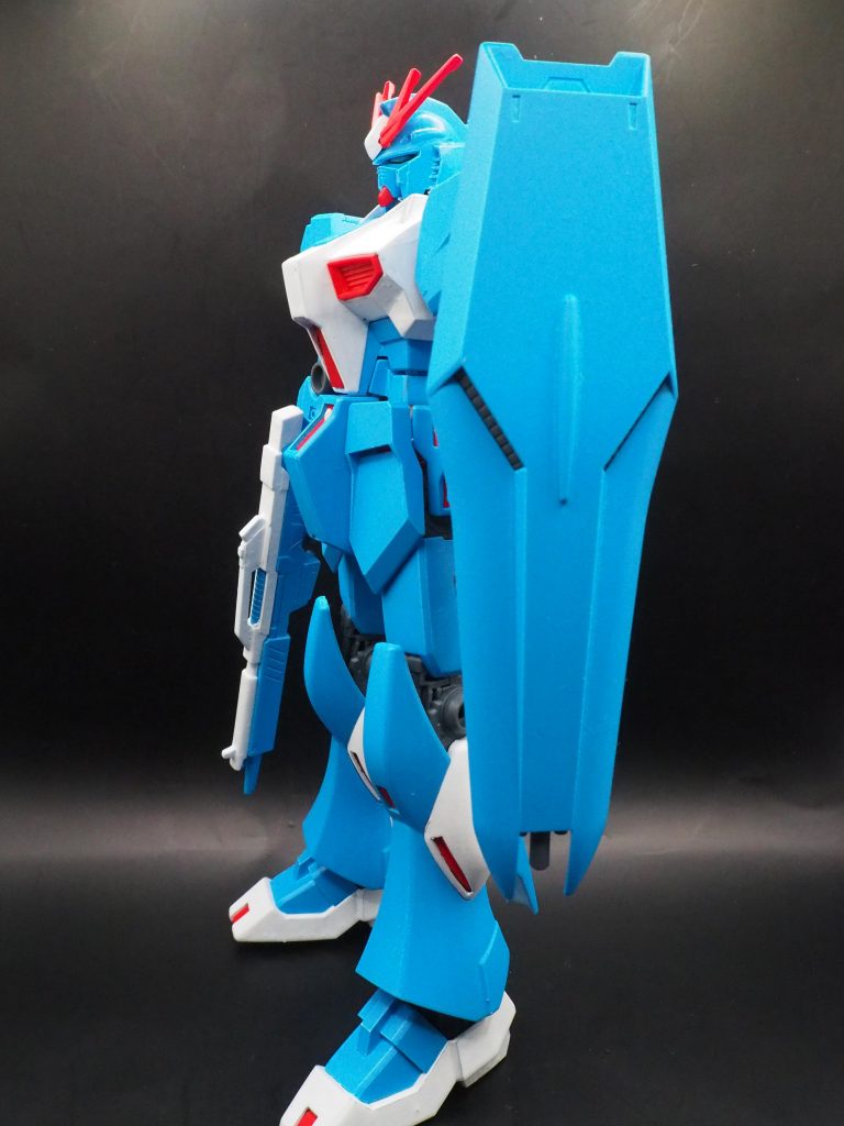 どうせやるならパロディにしてやろうとローソン限定カラーがあったらのイメージで塗りましたが、ホビーハイザックみたいになってしまいました。