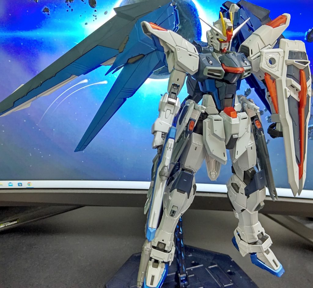 フリーダムを始めとしたSEEDの機体って全体的にスタイリッシュですよね。21世紀のファーストガンダムらしい新時代を感じさせ、学生時代のリアタイ視聴勢としてとても思い入れのある作品です。